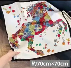 馬柄　スカーフ　白　花柄　ファッション　カラフル　アクセント