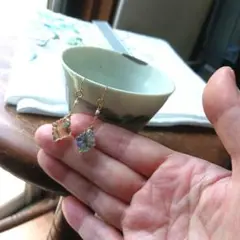 14kgf プルメリアu0026リーフ アバロンシェルのピアスチャーム アバロンシェル(アバローニ貝)・ツリーワイヤーラップ・ラウンド型ペンダントトップ 1個売り 縦サイズ約35mm前後(バチカン部分除く) 美麗レインボー  虹色光沢