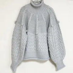 【RUBY AND YOU】ハイネックポンポンニットセーター ライトグレー