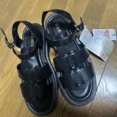 サンダル　ブラック　黒　厚底