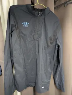 【ほぼ未使用】umbro 黒 サッカーピステ・ウィンドブレーカー L
