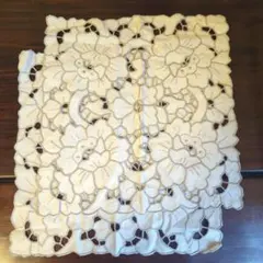 花柄刺繍レーステーブルセンター 30cm
