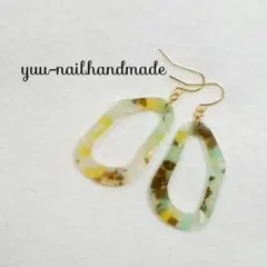 Item thumbnail for item e0b7db1a-57ff-4ca9-990d-8d4c8767fa59