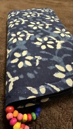 花柄ネイビーポーチ