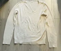 ベージュ長袖薄手ニット