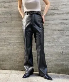 （美品）PAGEBOY ページボーイ　フェイクレザーパンツ　フレア　ブラックのサムネイル