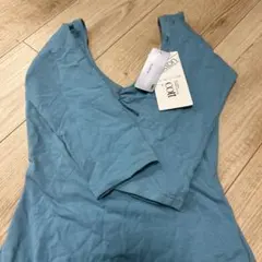 新品　青の長袖Vネックレオタード