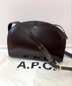 A.P.C. アーペーセー デミルーン ハーフムーン ショルダーバッグ ブラウンのサムネイル