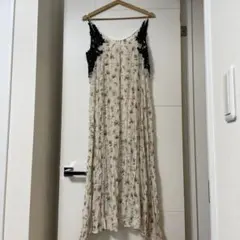 ZARA フェミニンな花柄キャミソールロングワンピース　フラワープリント 白