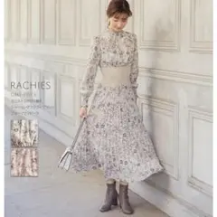 tocco closetシャーリングフラワープリントプリーツワンピース ベージュ