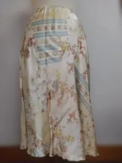 ＜BENETTON＞フレアスカート クリーム色 花柄