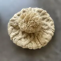 ベージュ ケーブルニット ベレー帽 ポンポン付き