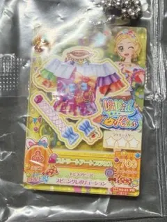 ひなき　ストリートアートブラウス　アクリルチャーム