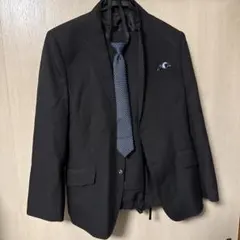 ブラックストライプスーツ ネクタイ付き