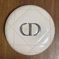 Dior ディオールスキン フォーエヴァー クチュール ルミナイザー 002