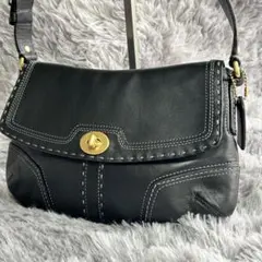 希少✨オールドコーチ アクセサリーポーチ ターンロック レザーチャーム グリーン 希少✨オールドコーチ アクセサリーポーチ ターンロック レザー
