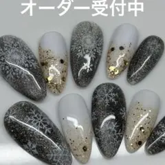 オーダーメード受付中:雪の結晶 ネイルチップ ブラック ラメ 冬 クリスマス