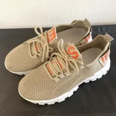 レディース　スニーカー　軽量　ランニングシューズ　23.5