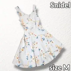 美品✨【Snidel】花柄ワンピース ホワイト系 バックオープン ノースリーブ