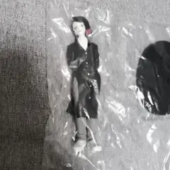 フィギュア スタンド付き 黒いコート