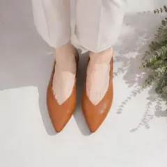 美品✨️REMME フラットパンプス ポインテッドトゥ レザー スペイン製 37のサムネイル