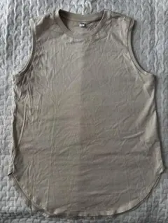 ユニクロ　ベージュ ノースリーブ Sサイズ