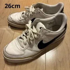 26 NIKE ナイキ　スニーカー ホワイト 白　シンプル　靴　シューズ　男の子