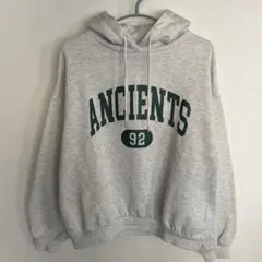 グレー パーカー