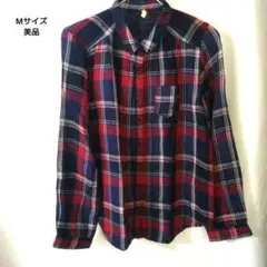 美品：ネイビー×レッド チェック柄 長袖シャツ Mサイズ ロールアップ袖