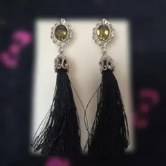 タッセル付きエレガントピアス（黒）
