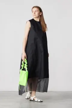 BLAMINK 19万24S/S シルクバックタックノースリーブワンピースのサムネイル