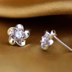 【 シルバー 925 】プラチナRG加工 スタッドピアス 梅花