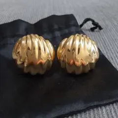 Monet モネ 大振り 貝殻 イヤリング ゴールド