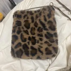 ヒョウ柄ファーショルダーバッグ