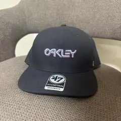 Oakley 47 CAPTAIN ネイビー スナップバックキャップ