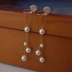 ゴールド　パール　ロングイヤリング　レイヤーデザイン　上品　華やか　結婚式