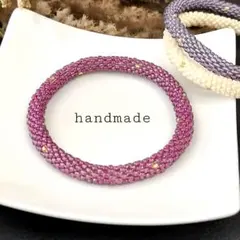 ハンドメイド　ビーズクロッシェブレスレット　チェリーピンクぽつぽつゴールド