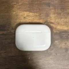 AirPods Pro 本体 ホワイト ケースは別のブランドです