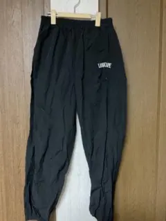 黒いジョガーパンツ LANDSCAPE刺繍入り