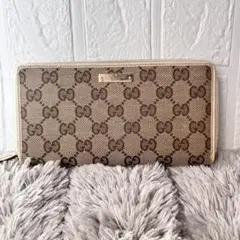良品　GUCCI ラウンドファスナー　GGキャンバス ロゴプレート　アイボリー