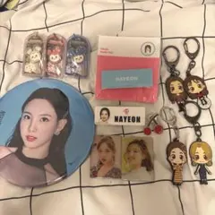 TWICE ツウィ バッグチャーム ピンバッジ 417xl1uM0AL.jpg_BO30,255,255,