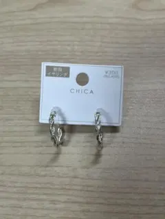 CHICA シルバー ツイストチェーン イヤリング