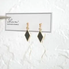 (No.273) 菱形革ダークグリーン ウェーブ ハンドメイドピアス イヤリング