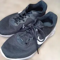 Nike ブラック スニーカー　大特価中　綺麗に クリーニング 殺菌消毒済美品