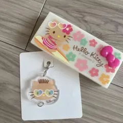 日焼けキティー　小物入れ　アクリルチャーム