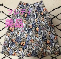美品　フレディエミュ　ノーリーズ    花柄スカート