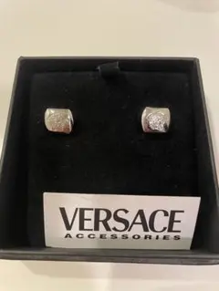 VERSACE ヴェルサーチ Vロゴ フープピアス シルバー V2025 - メルカリ