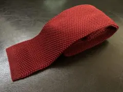 上品な深紅カラーの高品質ニットタイ（シルバロ素材）
