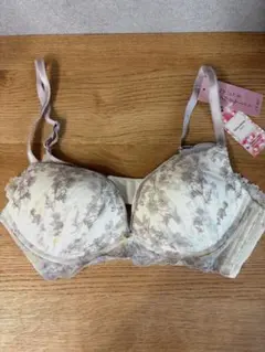 チュチュアンナ 美乳マジック ノンワイヤーブラ C75 新品タグ付き 花柄刺繍のサムネイル