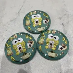 サンリオ　刺繍缶バッジ　けろけろけろっぴ　ケロケロケロッピ